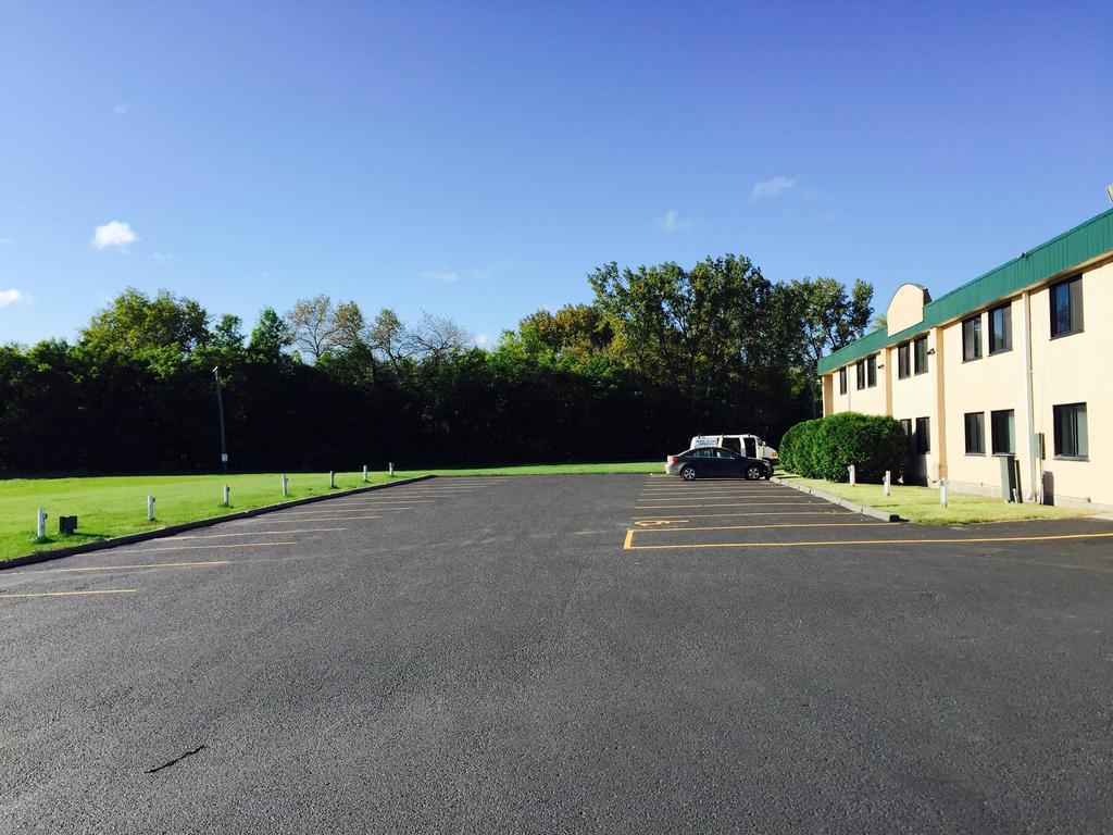 Howard Johnson By Wyndham Portage La Prairie Exterior foto
