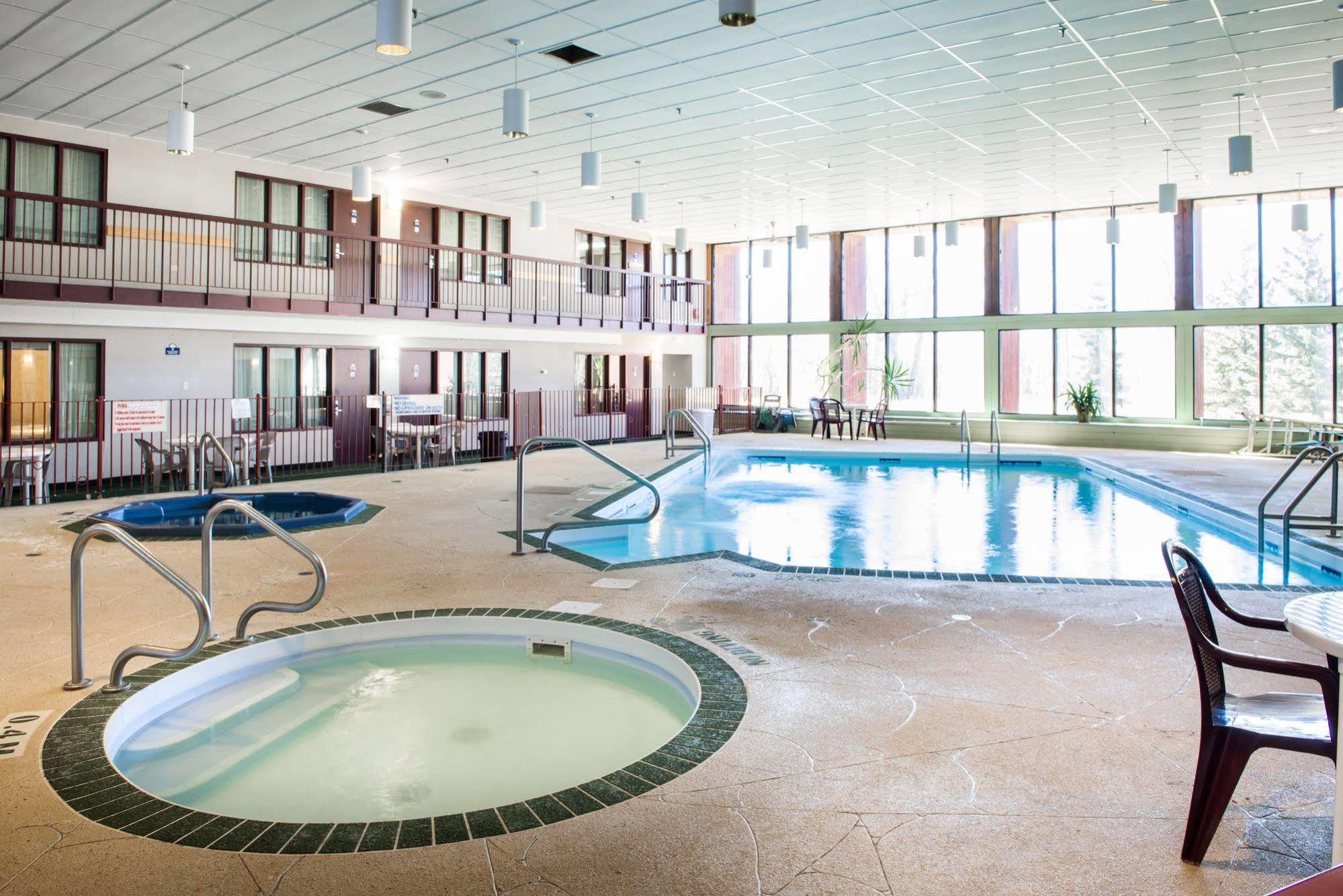 Howard Johnson By Wyndham Portage La Prairie Exterior foto