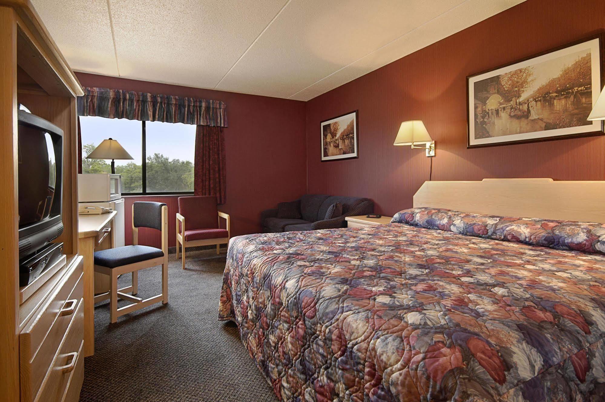 Howard Johnson By Wyndham Portage La Prairie Exterior foto